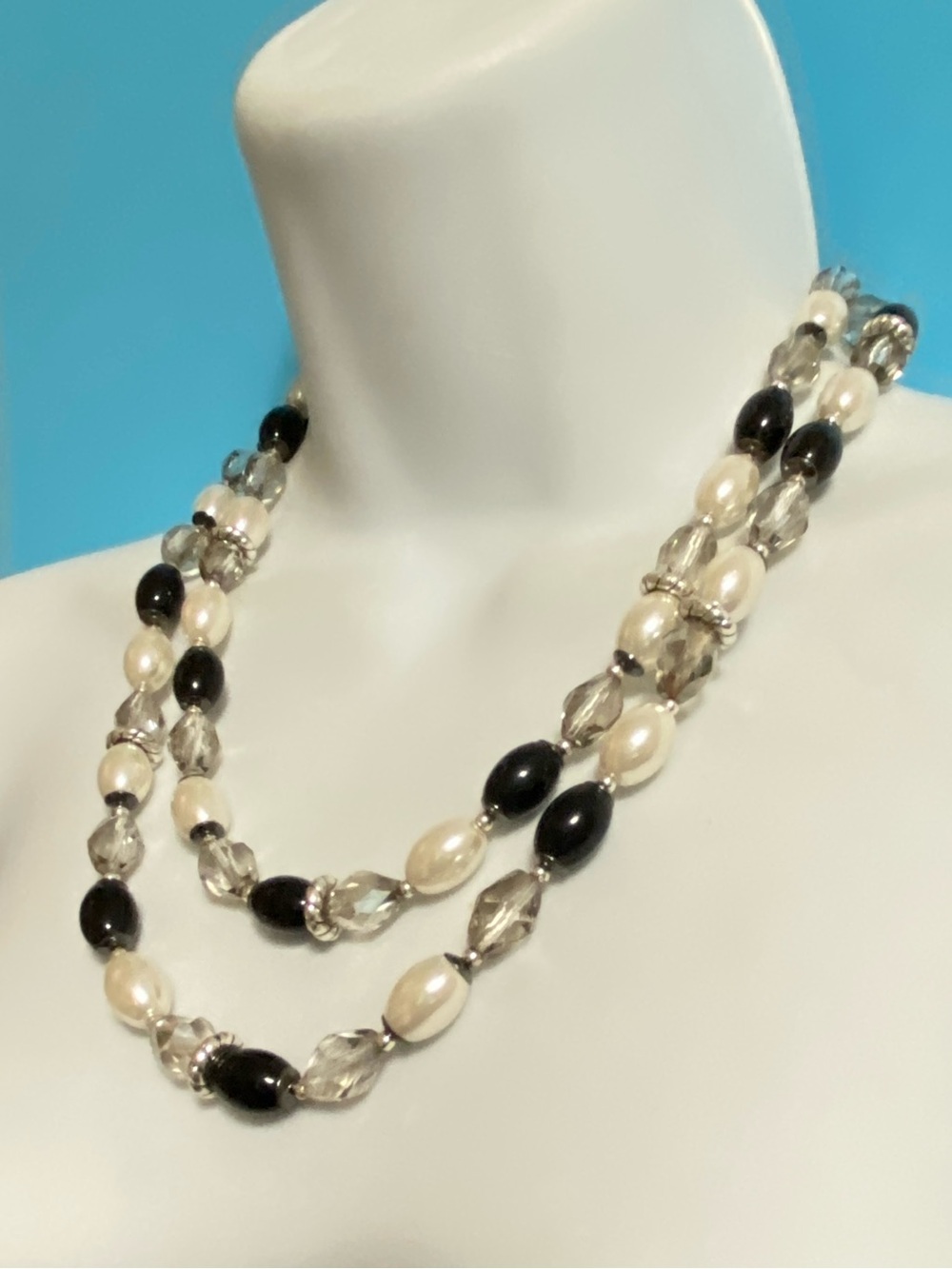 BILL BLASS Beaded Necklace Black & White Beads - Picture 4 of 10